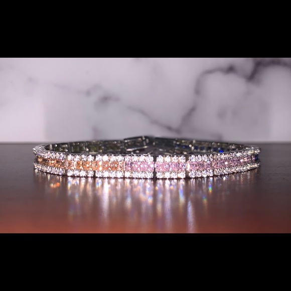 ๐ SOLD NWOT Gorgeous Silver Gemstones Bracelet - Picture 2 of 8